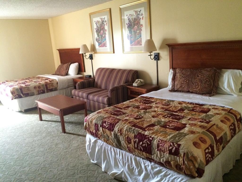 Plaza Hotel And Suites Pine Bluff Extérieur photo