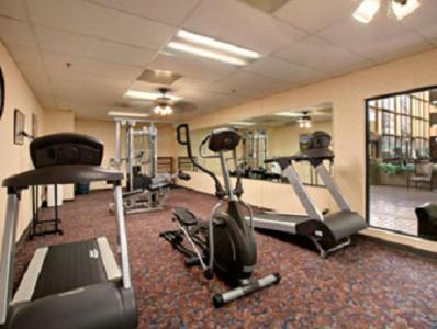 Plaza Hotel And Suites Pine Bluff Facilités photo